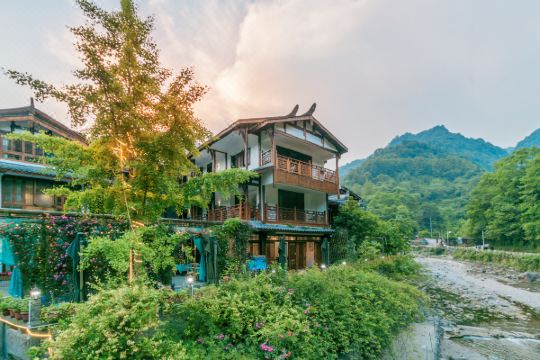 青城山·陌上花开民宿