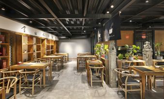 QiannaLvTu Hotel (Xinxiang University City)