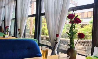 QiannaLvTu Hotel (Xinxiang University City)