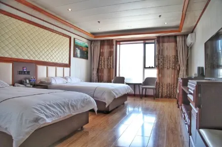 Dongtai Hotel Отели рядом с достопримечательностью «Changbaishan No.1 Ice Spring»