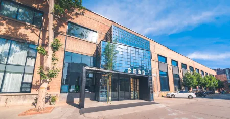 Luoyin Hotel Отели рядом с достопримечательностью «Henan University of Science and Technology (Xiyuan Road)»