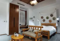Mr. White Rabbit Guesthouse - Condos