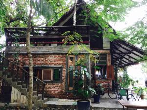 Panji Panji Tropical Wooden Home Langkawi