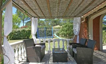 Spacious Villa in Bagnols en Foret with Private Pool