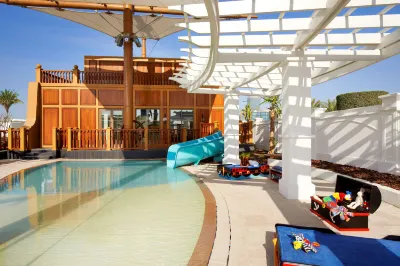 The St. Regis Abu Dhabi コルニッシュ通り周辺のホテル