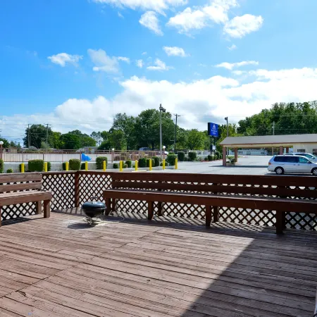 American Inn & Suites Russellville