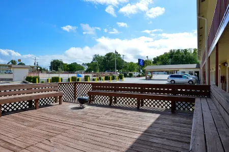 American Inn & Suites Russellville Отели в г. Бейлисс Тауншип