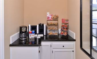 Laguna Inn and Suites - Housity
