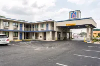 Motel 41 Hotels near Red Bank Commons