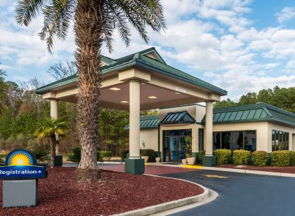 Days Inn by Wyndham Richmond Hill/Savannah