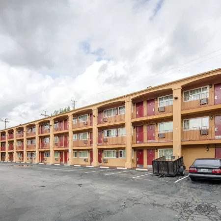 The Midtowner Hotel, SureStay Collection by Best Western Отели рядом с достопримечательностью «Капитол Парк»