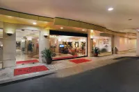 Ramada Plaza by Wyndham Waikiki Hotels near Duke Paoa Kahanamoku Beach Park