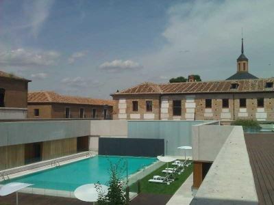 屋外プール パラドール デ アルカラ デ エナーレスの写真