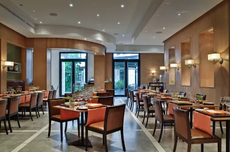 The Westin Valencia Отели рядом с достопримечательностью «Font de la Plaça de l'Ajuntament»