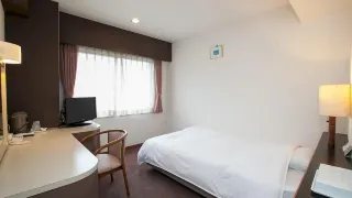22010g0000007vk9m41AE R 320 180 R5 D