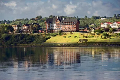 Wyndham Puerto Varas Pettra فنادق في 