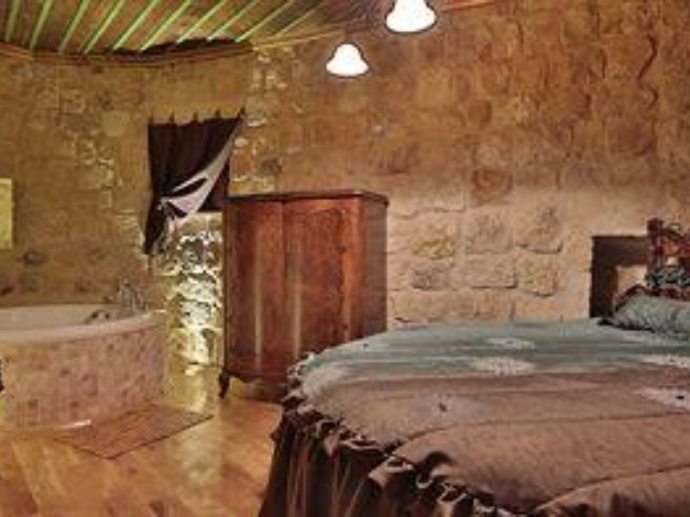 Golden Cave Suites