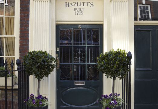 해즐릿츠 호텔 로비