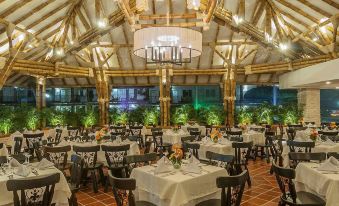 a large dining room with tables and chairs arranged for a group of people to enjoy a meal together at Hotel Campestre las Camelias