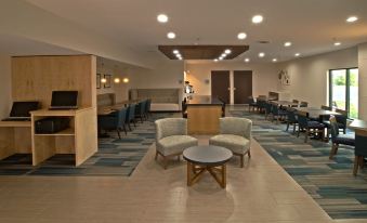 Holiday Inn Express & Suites Evansville North