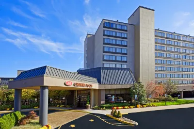 Crowne Plaza Englewood Hotels in Teaneck