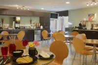 Best Western Zachary Inn - Bữa sáng