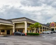 Quality Inn Mobile West Tillmans Corner Hotels near Walgreens