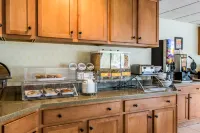 Comfort Suites Southport - Oak Island - breakfast