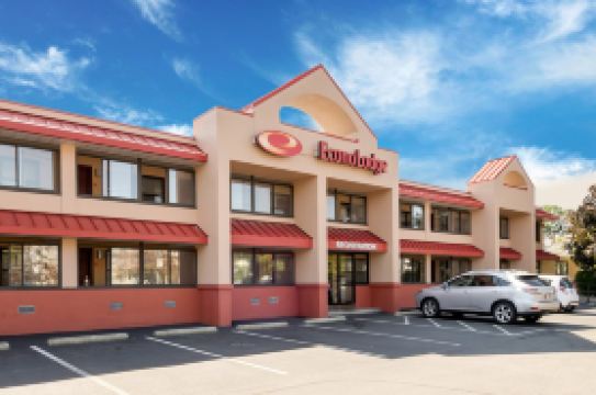 Howard Johnson by Wyndham Malden Boston Area