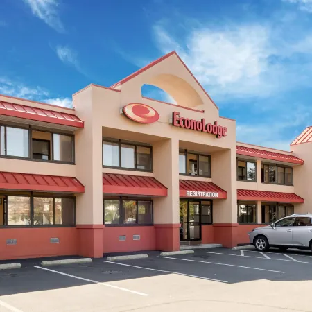 Howard Johnson by Wyndham Malden Boston Area