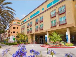 Desert Palms Hotel & Suites Anaheim Resort