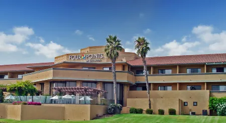 Four Points by Sheraton Ventura Harbor Resort Отели рядом с достопримечательностью «Эмма Вуд Стейт Бич»