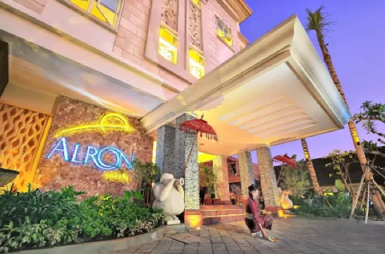 Alron Hotel Kuta Powered by Archipelago Отели в г. Бали