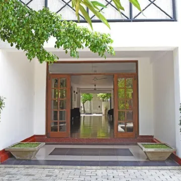 The Villa in Lavinia โรงแรมใกล้หาดภูเขาลาวิเนีย