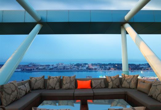 알로프트 수영장