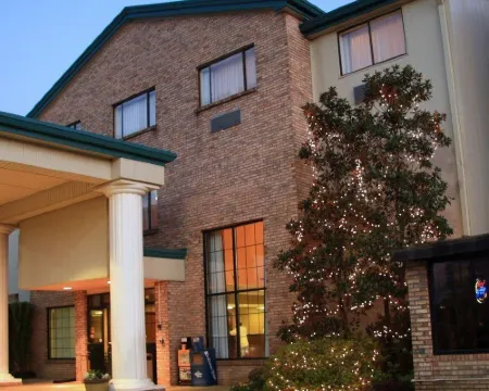 Comfort Inn & Suites Hotels in Pike County