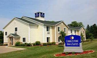 Cobblestone Inn & Suites - Clintonville