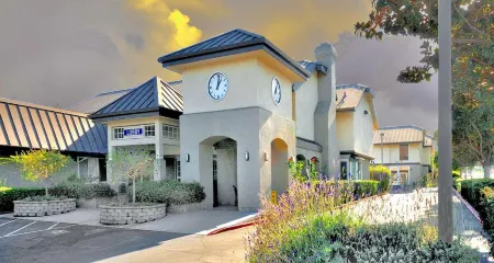Best Western Silicon Valley Inn Отели рядом с достопримечательностью «Amazon Lab126»
