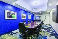 لا كينتا إن آند سويتس باي ويندام بالاستاين فنادق في بالستاين