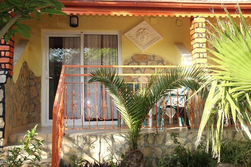 Side Temple Hotel