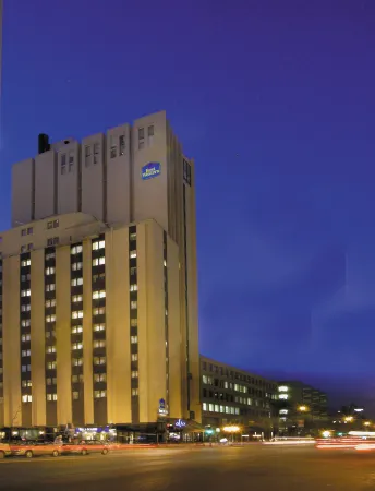 Best Western Ville-Marie Montreal Hotel  Suites Отели рядом с достопримечательностью «Университет Макгилла»