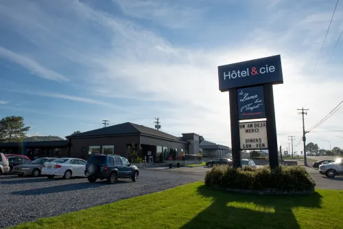 Hôtel & Cie فنادق في Sainte-Anne-des-Monts