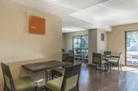 Ramada by Wyndham Kingston - breakfast