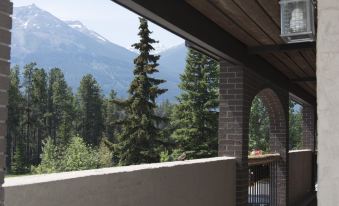 Maligne Lodge