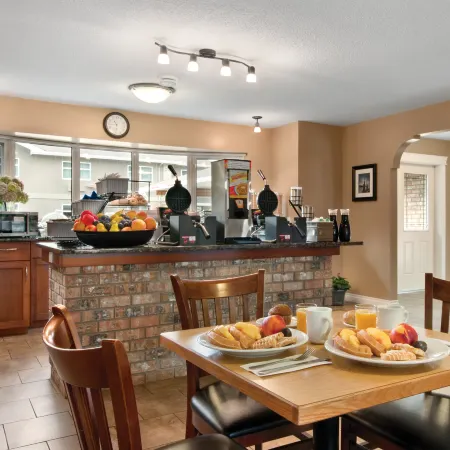 Best Western Sicamous Inn Отели в г. Сикамаус