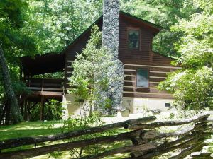 Mountain Laurel - Log Cabin Near Creek - Minutes to Boone, NC