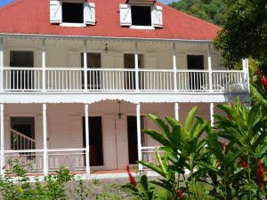 Villa de 6 chambres avec wifi a Vieux Habitants a 3 km de la plage