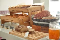 Hyatt Place London Heathrow Airport - breakfast