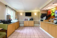 Quality Inn & Suites - parking