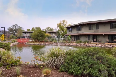 Gaia Hotel & Spa, Ascend Hotel Collection Отели в г. Андерсон